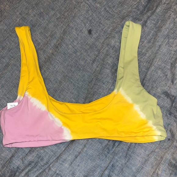 L*SPACE Diagonal Sunburst Lizzie Bikini
Top - NWOT Size XLarge - Picture 3 of 5